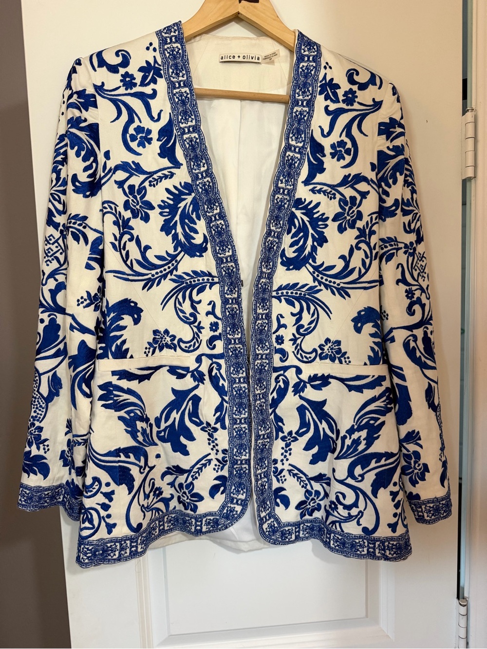 Alice + Olivia embroidered jacket size 4